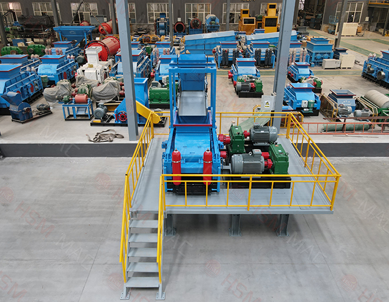 選擇河南鄭州華盛銘對(duì)輥制砂機(jī)，確保制砂生產(chǎn)效率與品質(zhì)